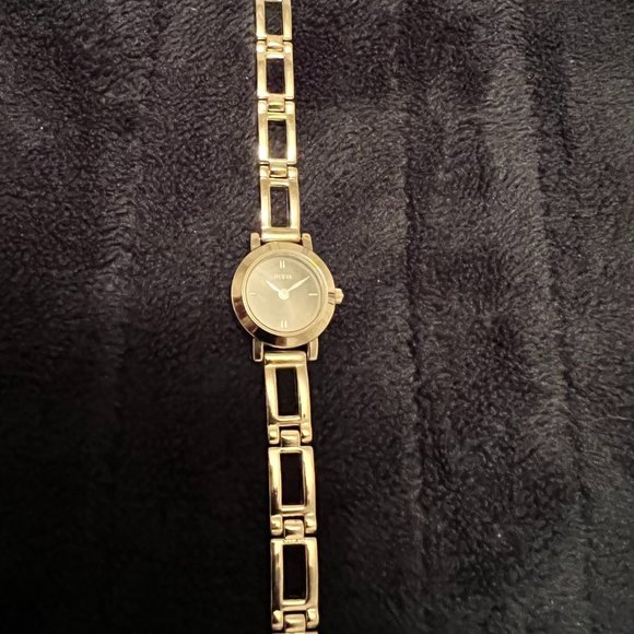 Great Condition - Guess Watch - Silver Tone, Black Dial